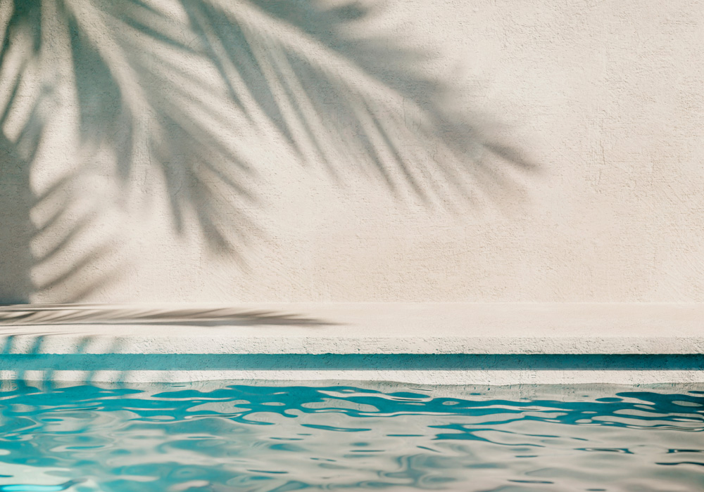 Swimming in the pool? How to protect your skin and hair from chlorine